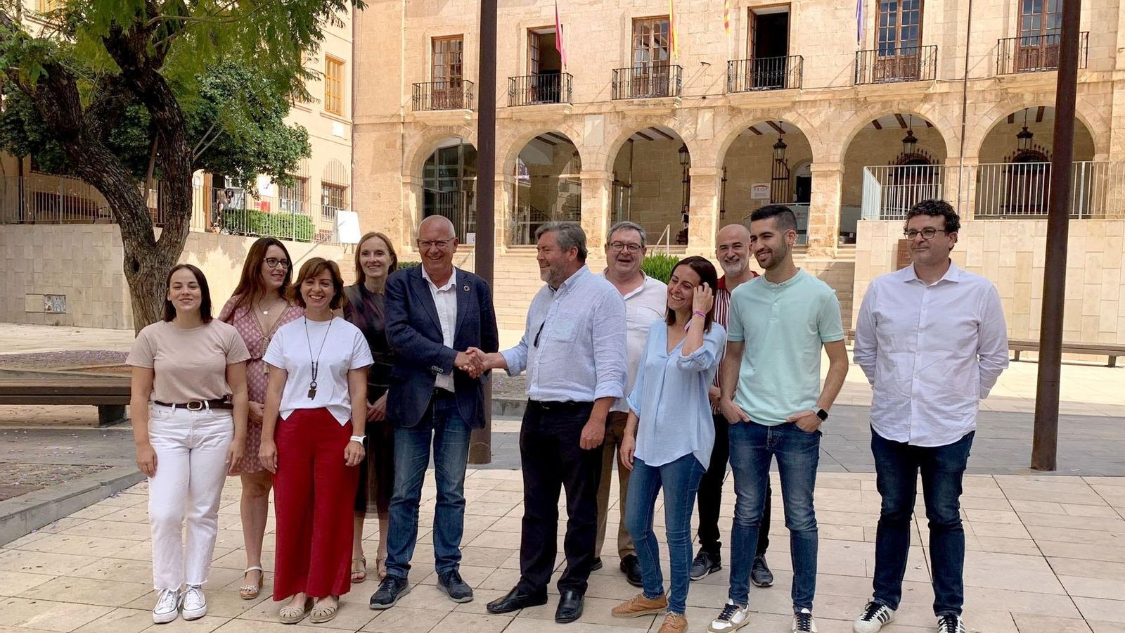 Imatge de Vicent Grimal i Rafa Carrió escenificant el pacte