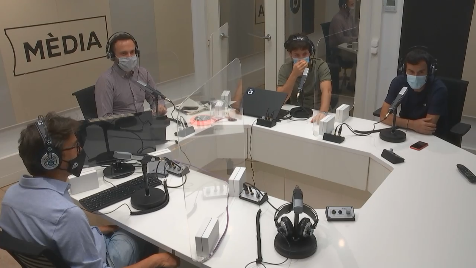 Gustavo Clemente i els tertulians de Línia de fons