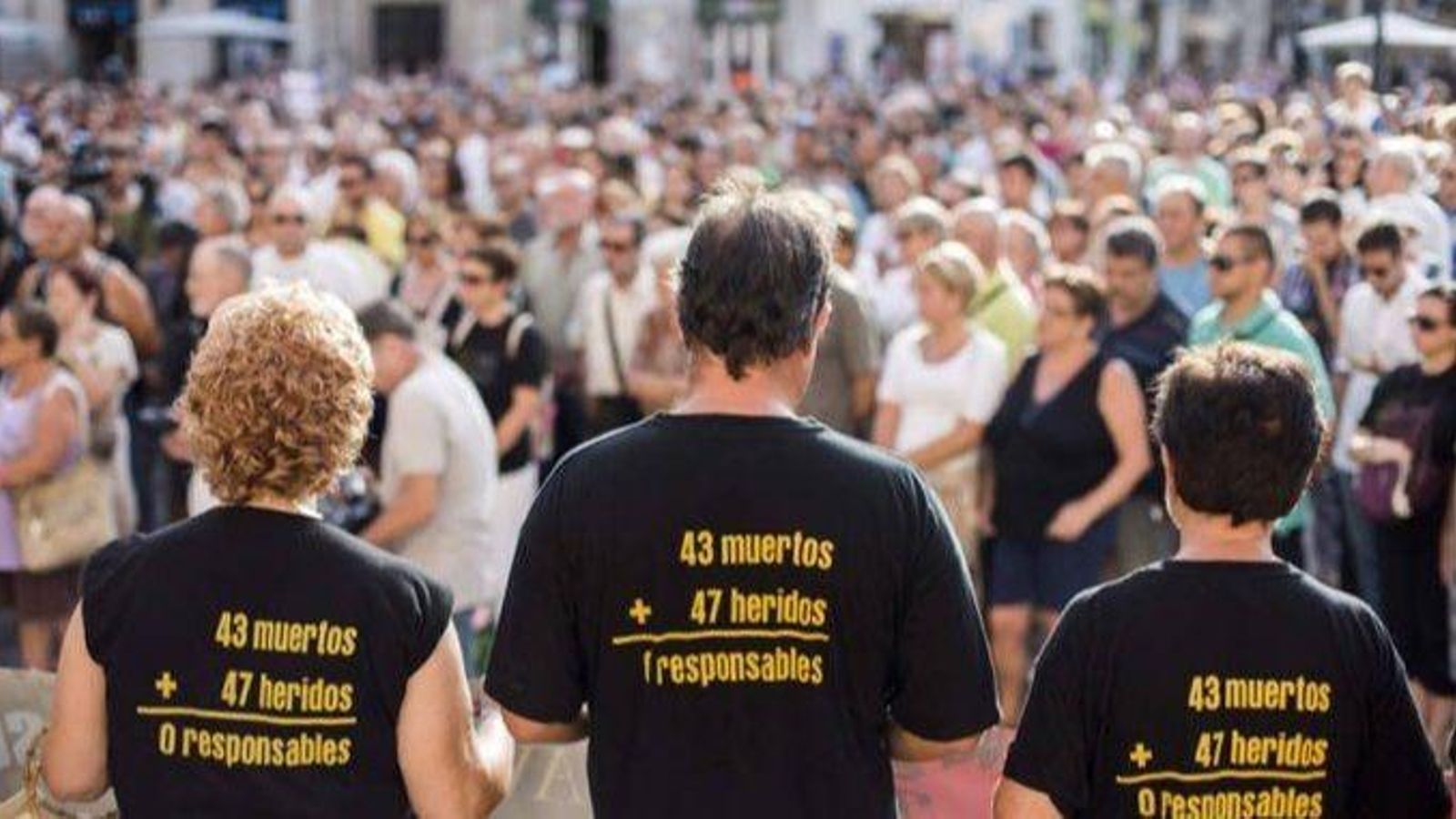 Imatge d'una concentració de l'Associació Víctimes del Metro 3 de Juliol a València