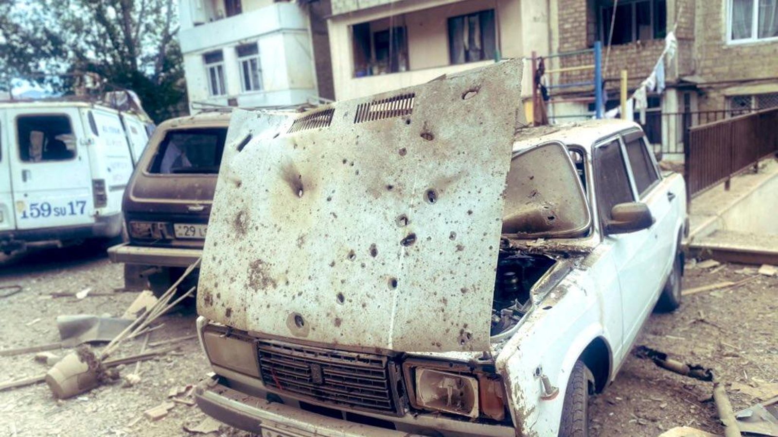Cotxes i habitatgets destrossats durant l'ofensiva militar de l'Azerbaidjan a l'Alt Karabakh
