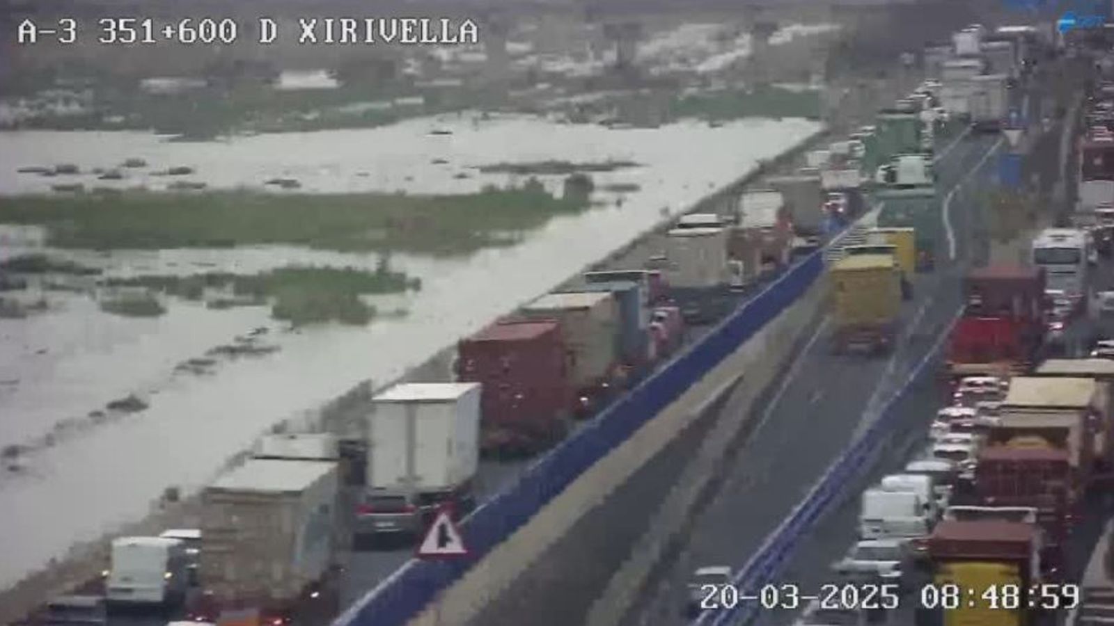 Llargues cues de camions, este dijous