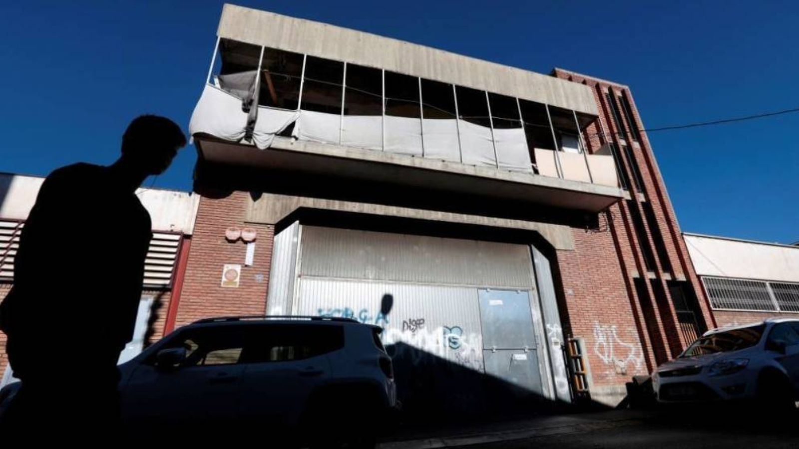 Nau abandonada en el barri Can Feu de Sabadell on es va produir l'agressió múltiple.