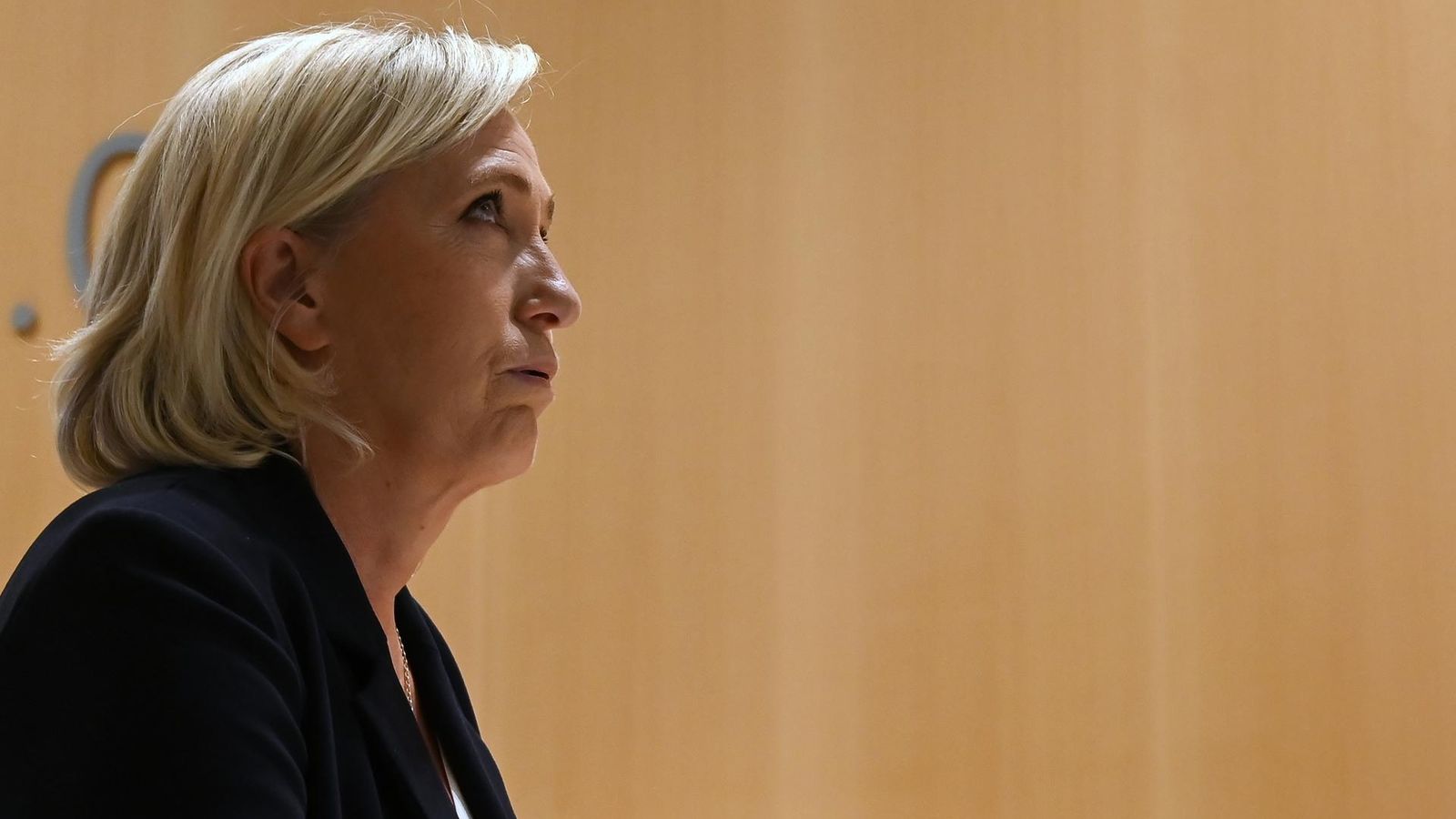 Le Pen arriba als jutjats de París este dilluns 30 de setembre
