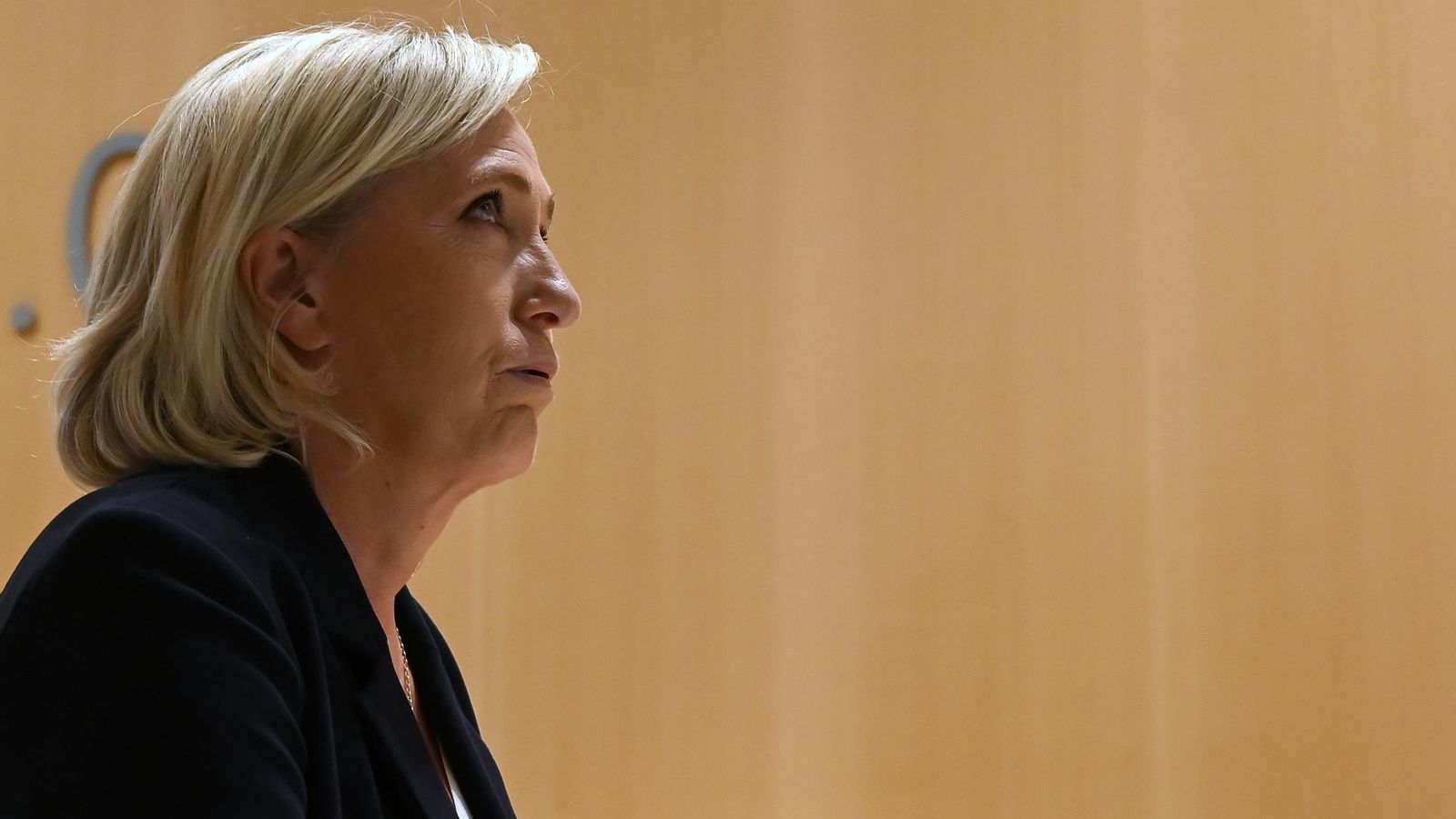 Le Pen arriba als jutjats de París este dilluns 30 de setembre Le Pen arriba als jutjats de París este dilluns 30 de setembre