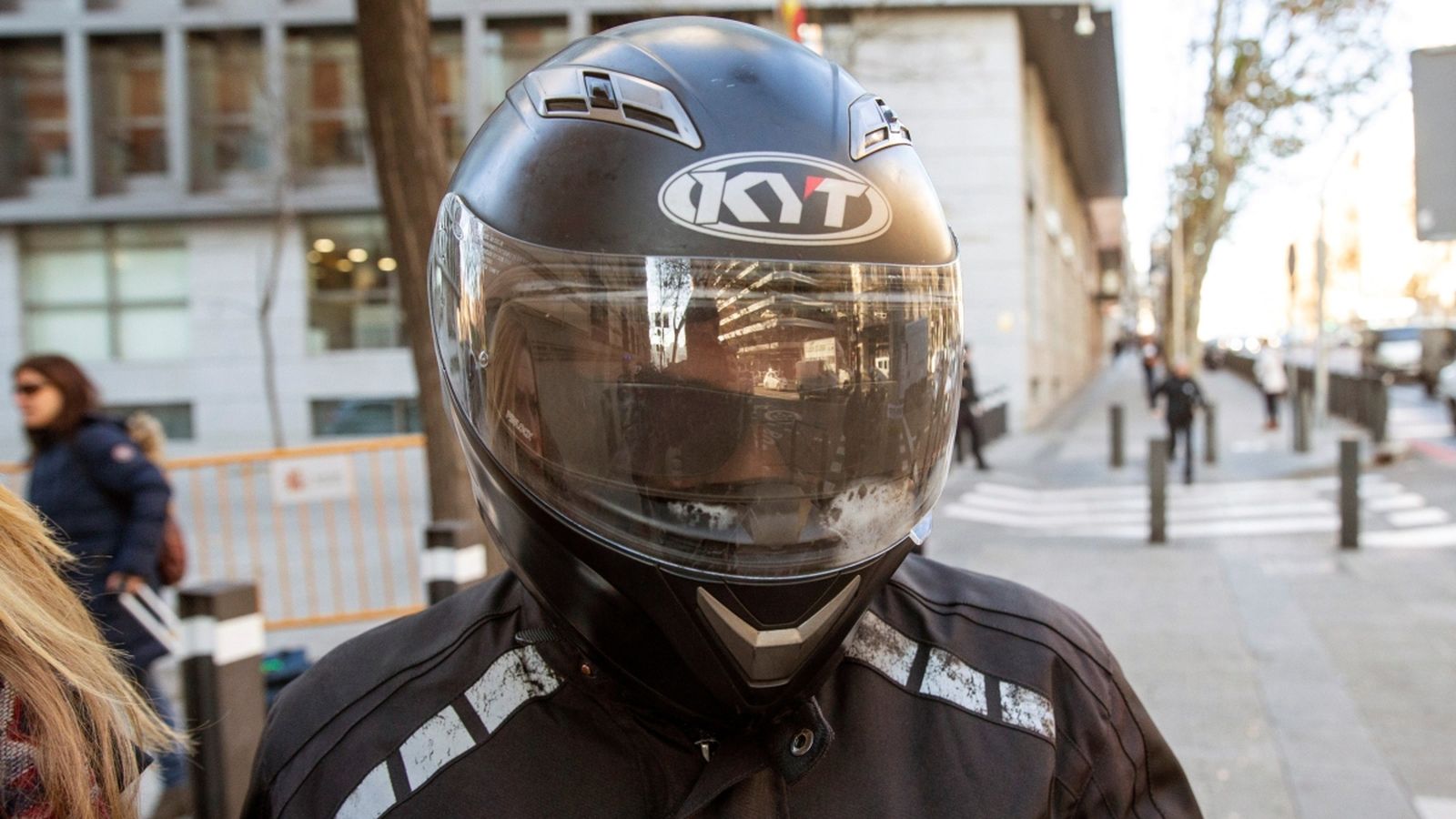 Sergio Ríos ha tornat a ocultar la seua cara a l'entrada dels jutjats