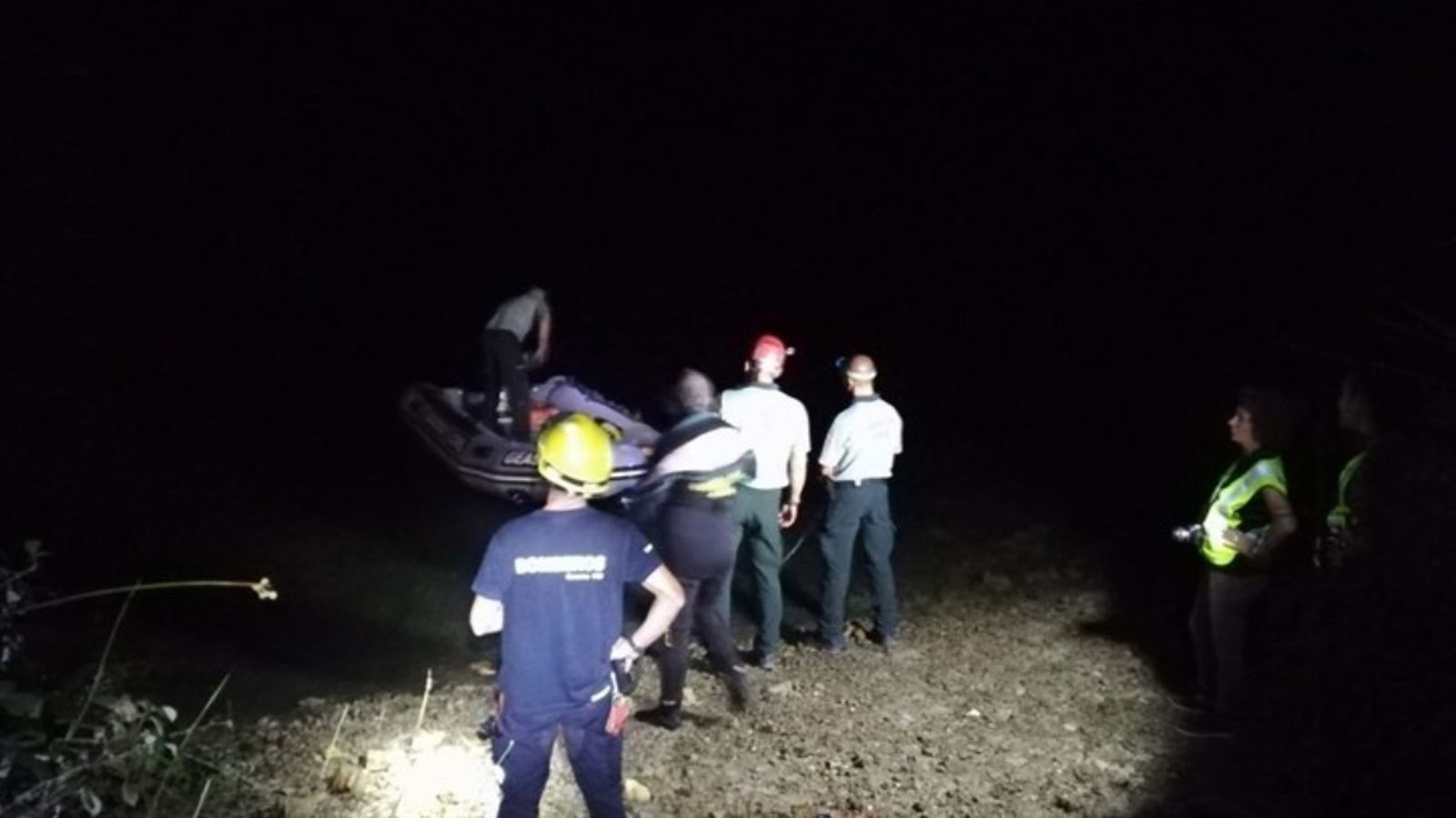 El cos de la dona va ser rescatat després de mitjanit a uns 15 metres de profunditat