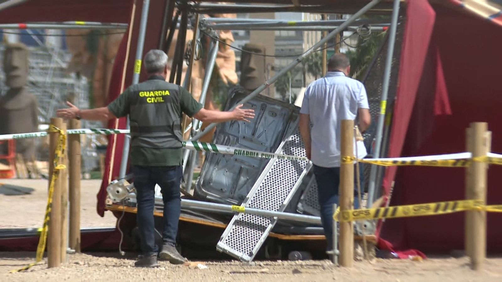 La Guàrdia Civil ajuda en el desmuntatge de l'escenari del Medusa