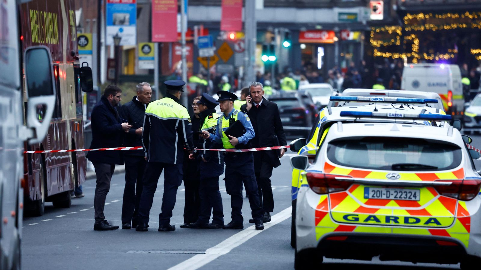 La policía irlandesa acordona el carrer on han tingut lloc els fets