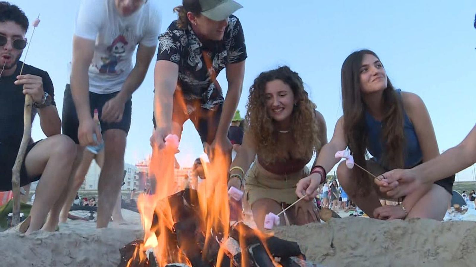 Fogueres de Sant Joan, en una imatge d'arxiu