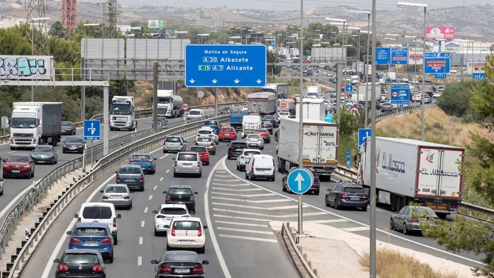 Cues de cotxes durant un pont