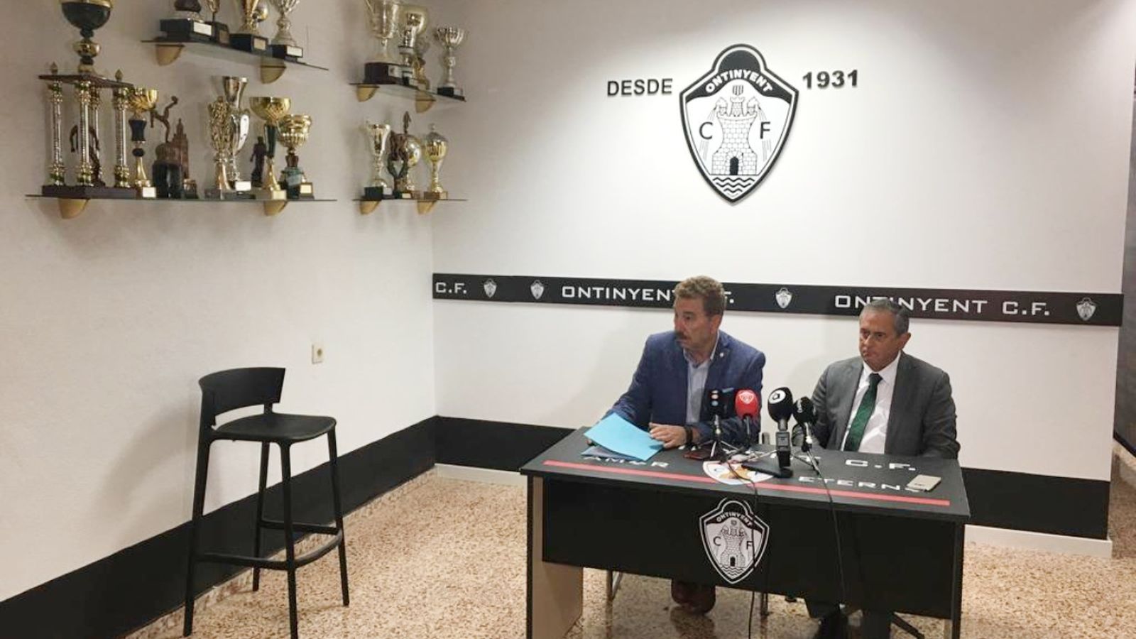 El president de l\'Ontinyent compareix per a explicar la desaparició de l\'equip