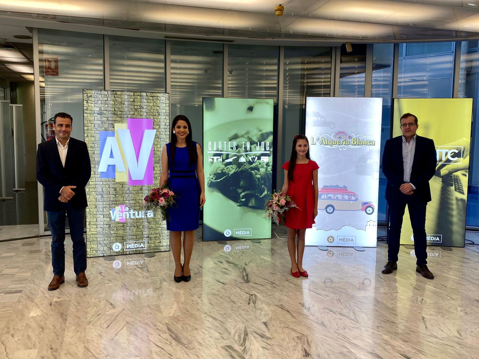 Les falleres majors de valència 2022 en la seua visita a À Punt a l'endemà de la seua elecció el 14 d'octubre.