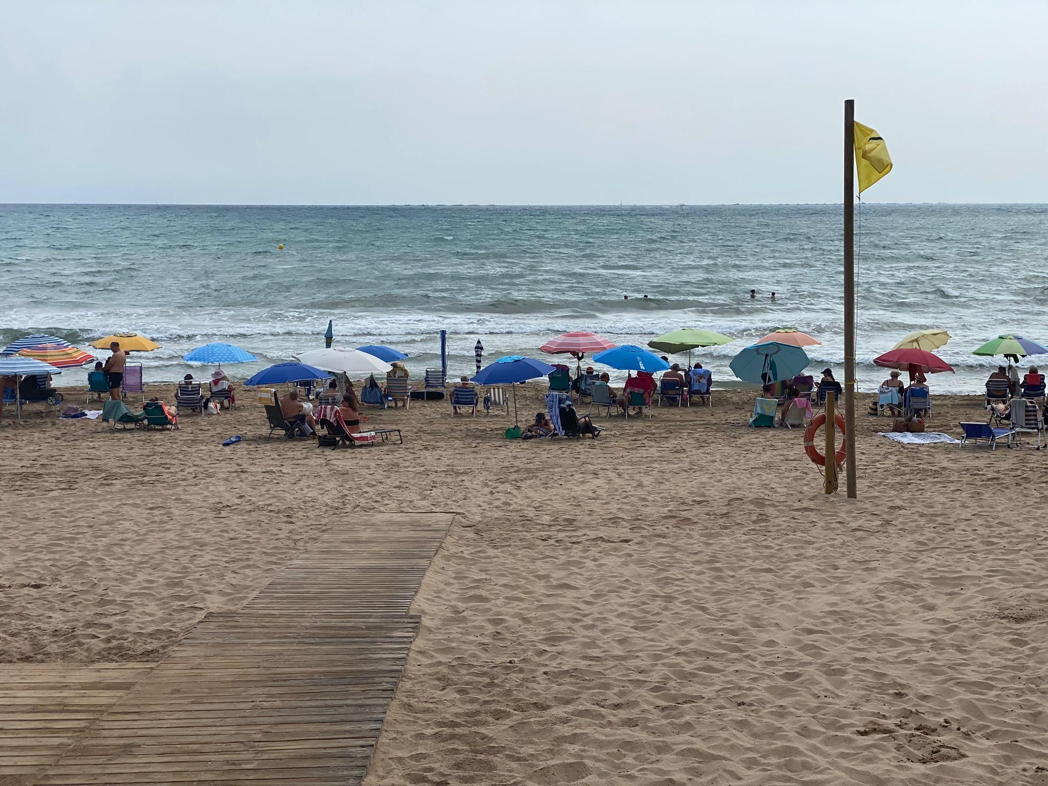 Bandera groga a Guardamar del Segura