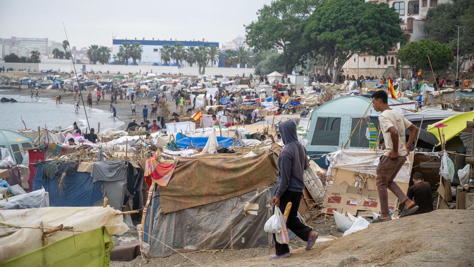 Migrants a la platja de Ceuta el passat 5 de setembre