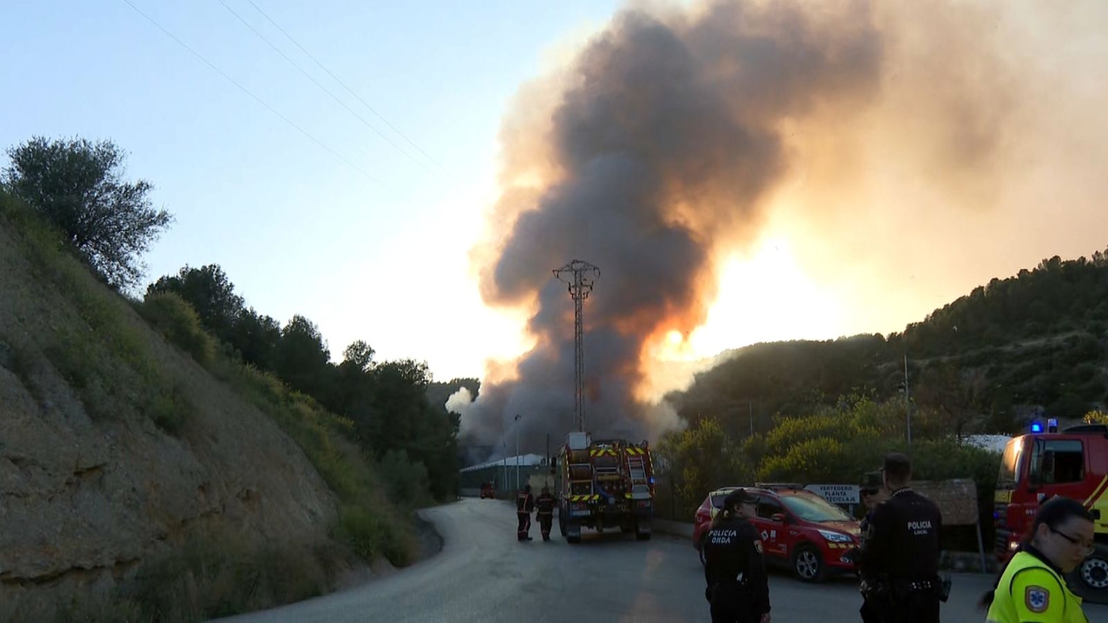Incendi industrial en una planta de reciclatge d’Onda