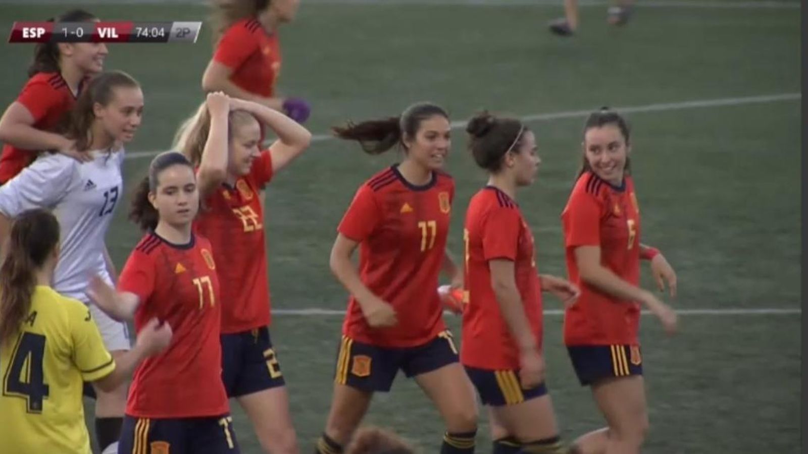 Les jugadores de la selecció celebren el triomf