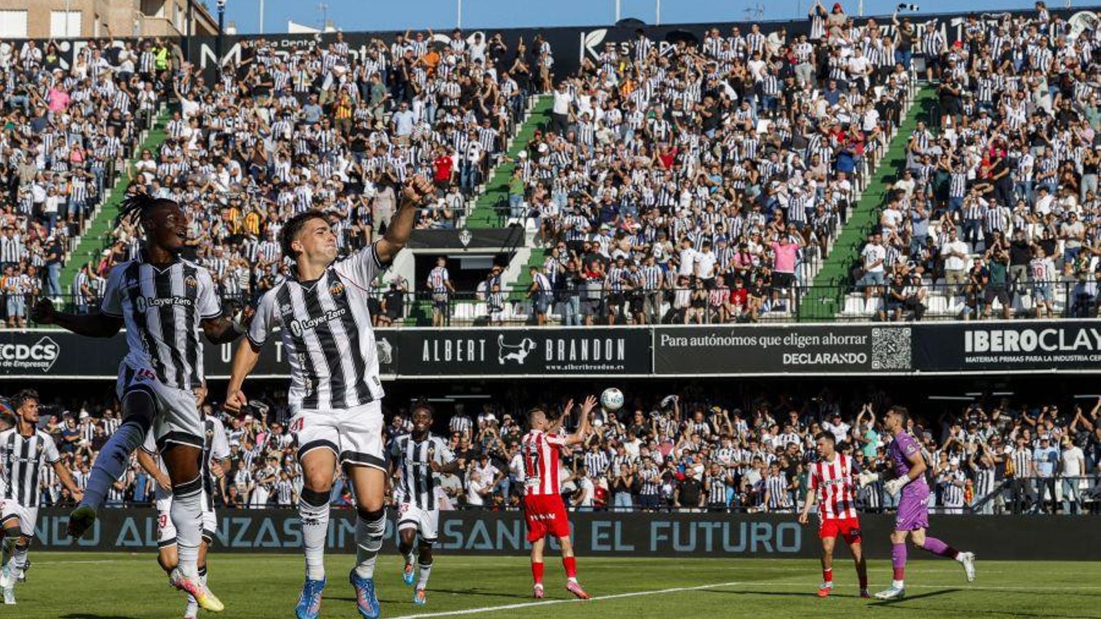 Castàlia celebra el gol de 'Cala'