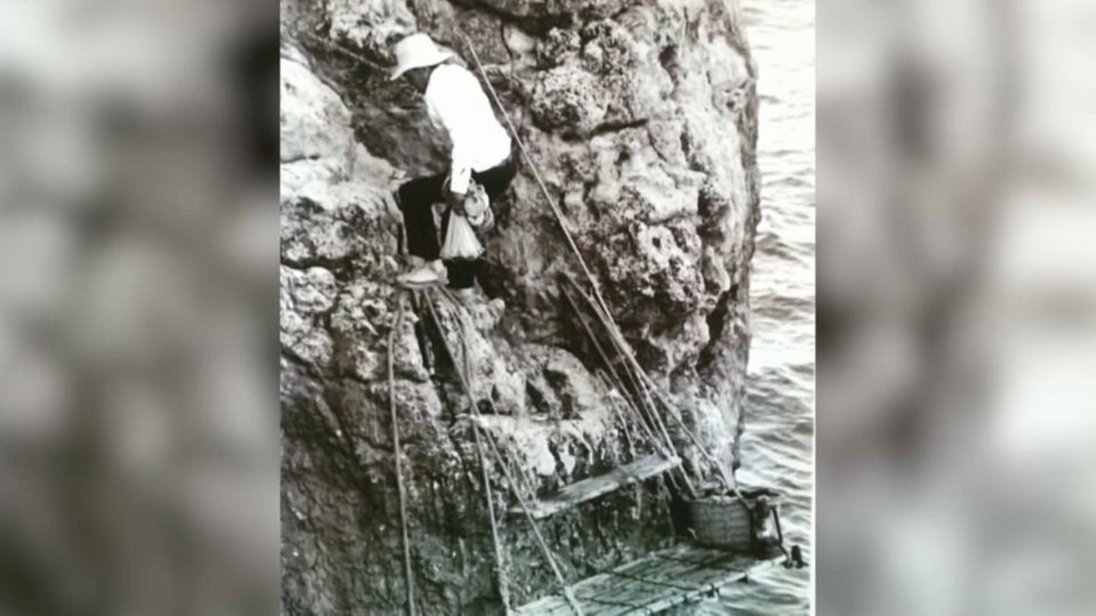 Pescadors baixant pels penya-segats