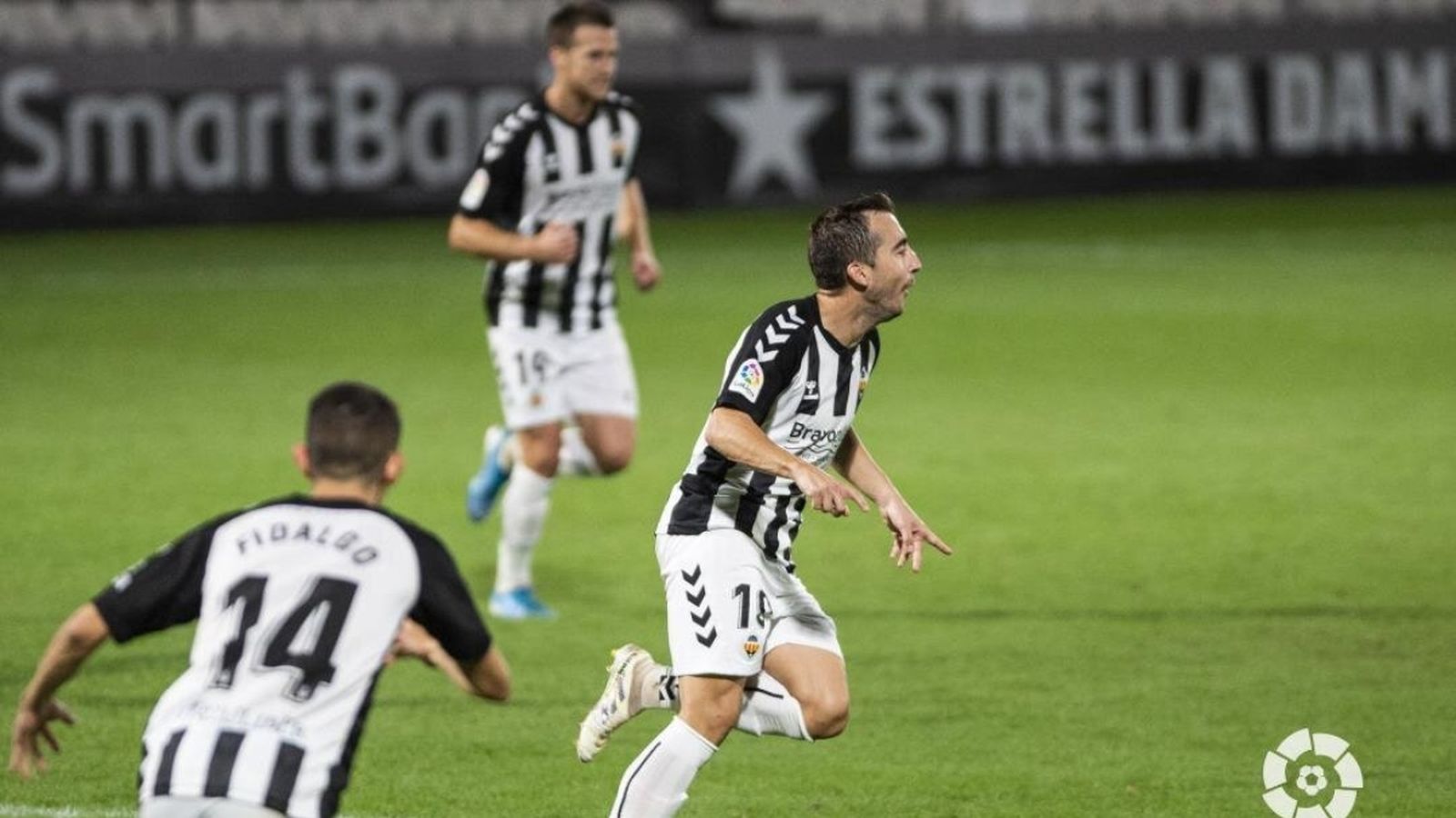 Rubén Díez celebra un dels dos gols contra el Cartagena