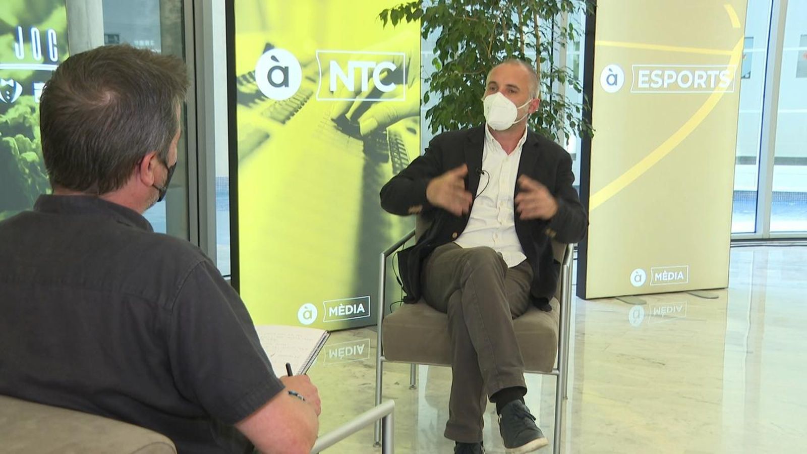 El president de Metges sense Fronteres a Espanya, David Noguera, en l'entrevista a À Punt NTC