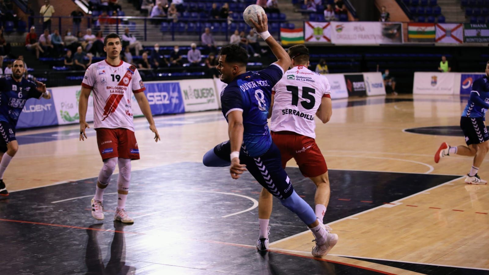 José Oliver, en una acció del partit