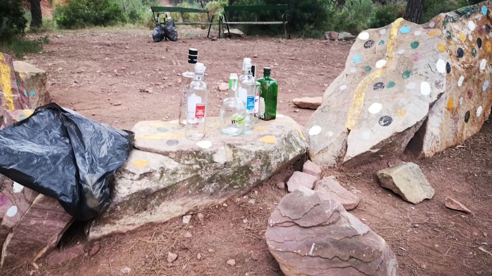 Restes de botellot en un dels punts de la serra Calderona