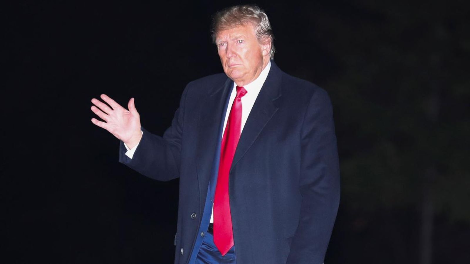 El president Donald Trump, aquest dilluns als jardins de la Casa Blanca