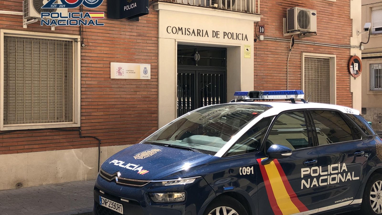 Una comissaria, en arxiu