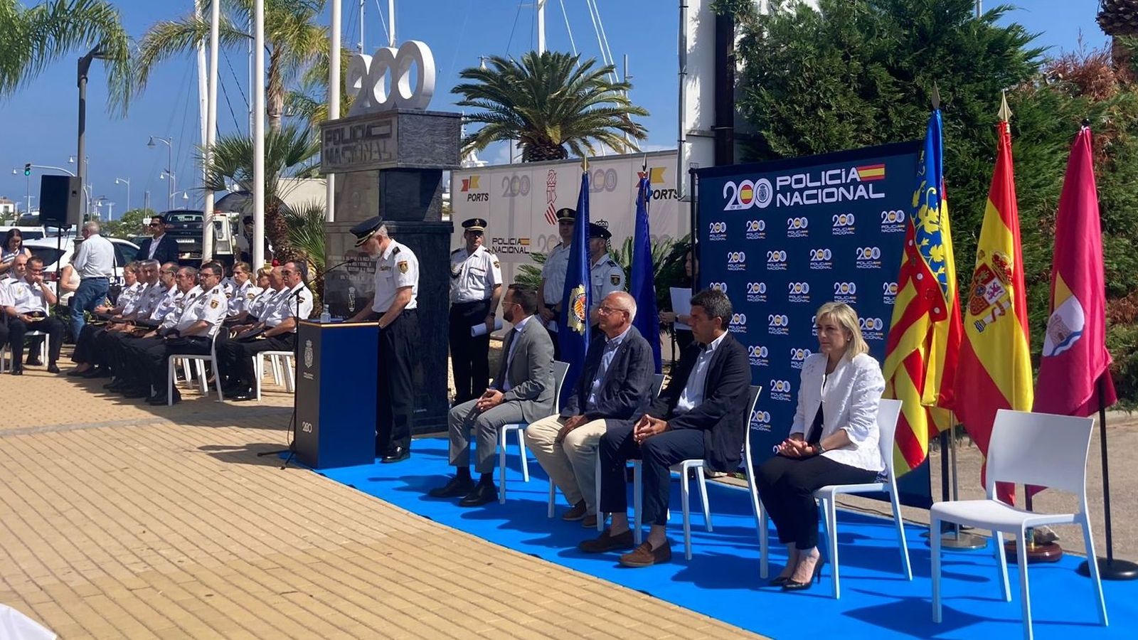 La consellera de Justícia i Interior, Elisa Núñez, i el cap del Consell, Carlos Mazón, assisteixen a la inauguració del Monument Homenatge a la Policia Nacional en el seu Bicentenari