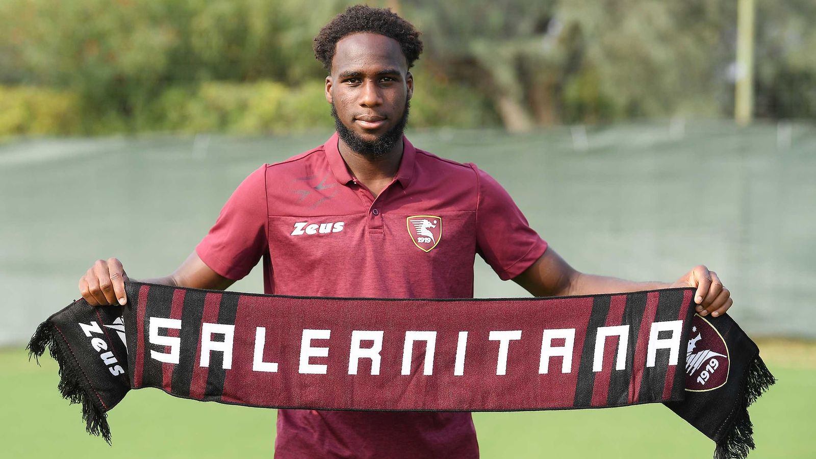 Dia, amb la camiseta de la Salernitana