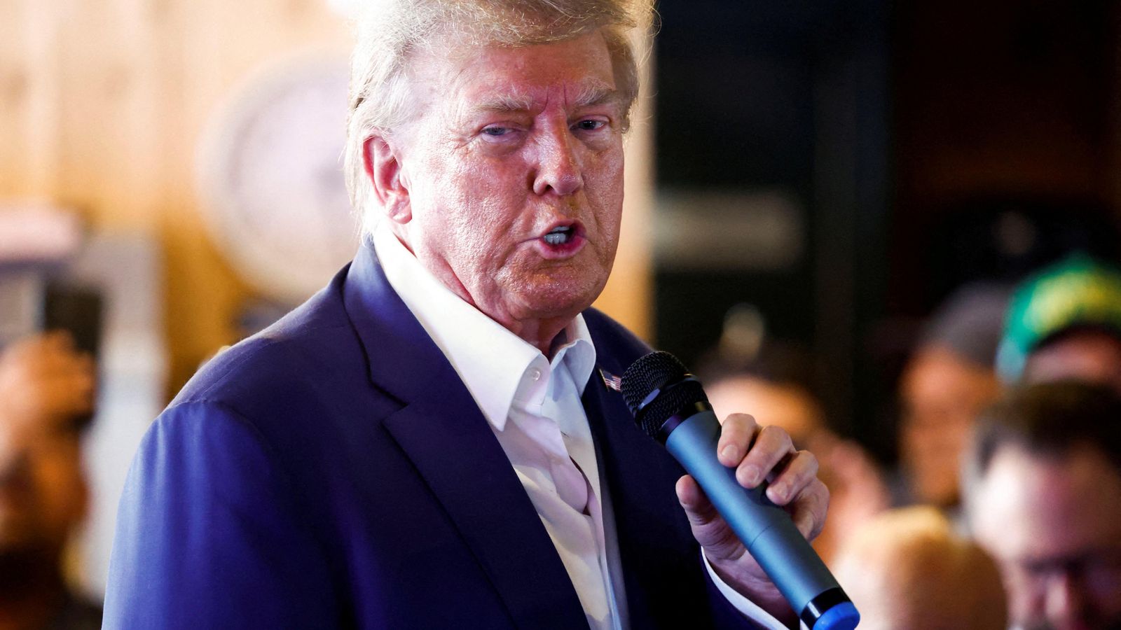 Donald Trump parla mentre fa campanya en la Fira Estatal de Iowa, els els EUA, el passat 12 d'agost / Evelyn Hockstein (Reuters)