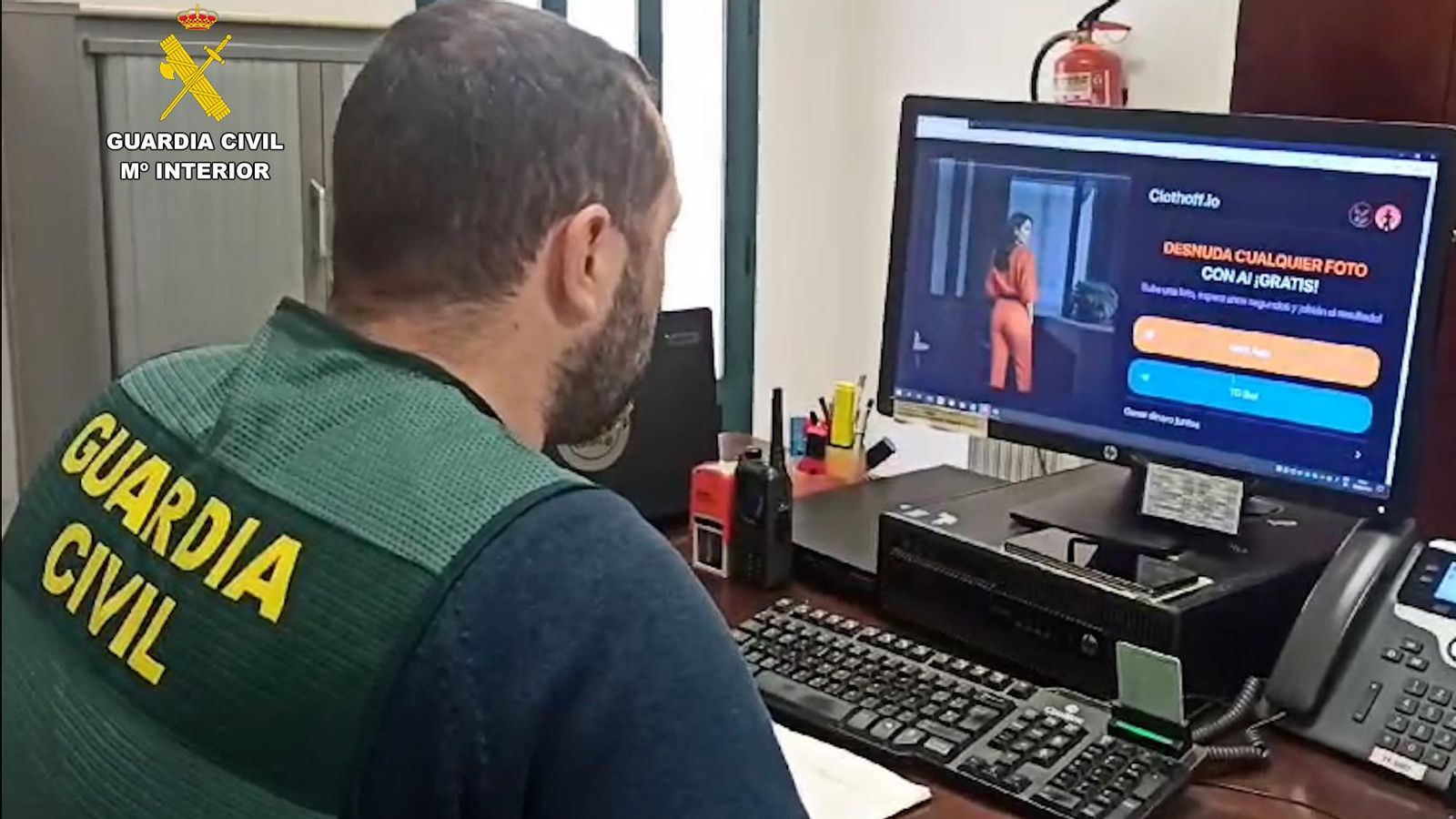 Imatge facilitada per la Guàrdia Civil d'un web en què es podrien modificar fotografies amb aquesta finalitat