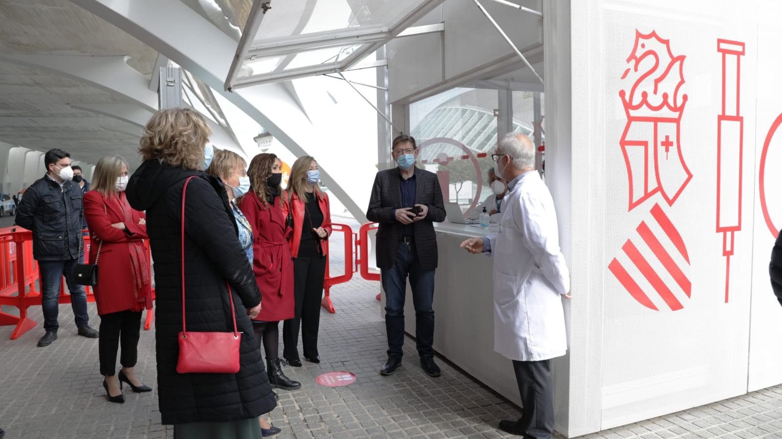 El president de la Generalitat, Ximo Puig, i la consellera de Sanitat, Ana Barceló, visiten el "vacunòdrom" de la Ciutat de les Arts i les Ciències