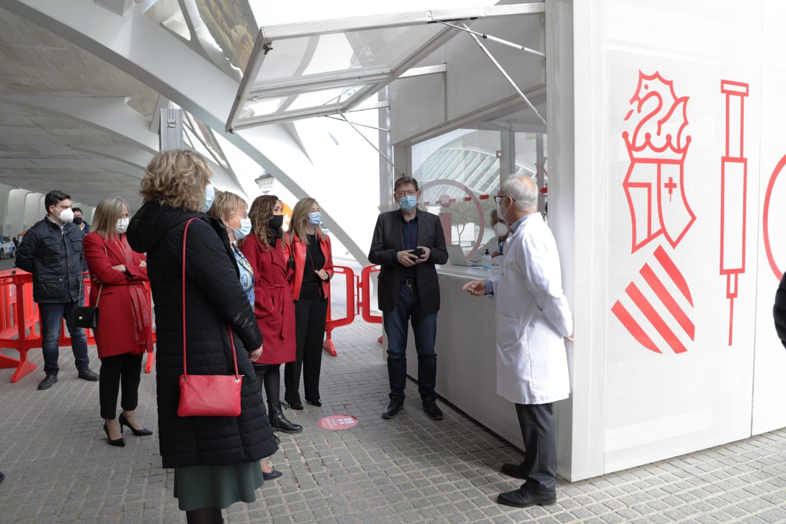 El president de la Generalitat, Ximo Puig, i la consellera de Sanitat, Ana Barceló, visiten el "vacunòdrom" de la Ciutat de les Arts i les Ciències