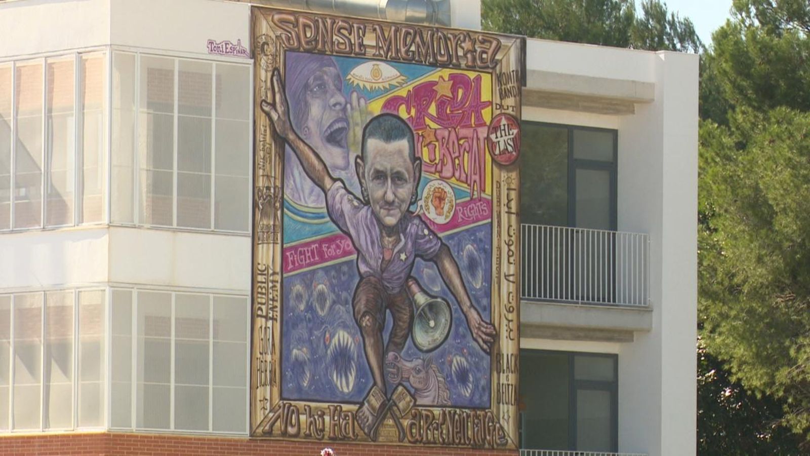 El mural de Muguruza que ha portat a quatre treballadors d'educació al jutjat