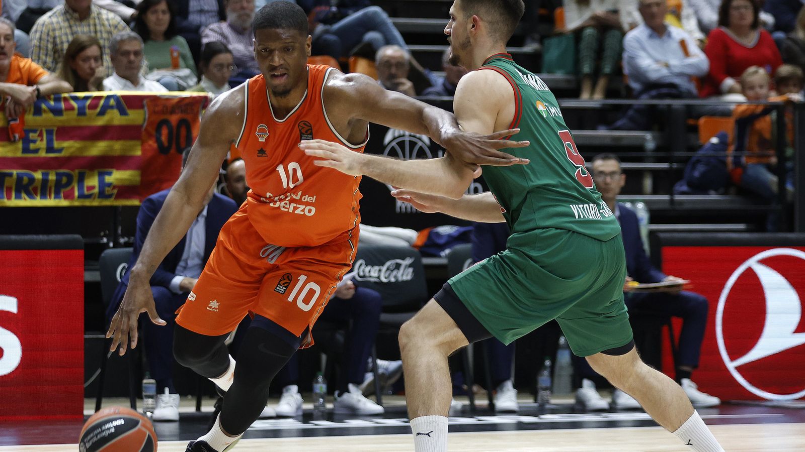 Inglis, en una acció del partit