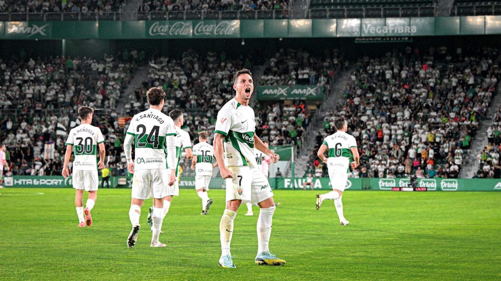 Óscar Plano celebra el gol