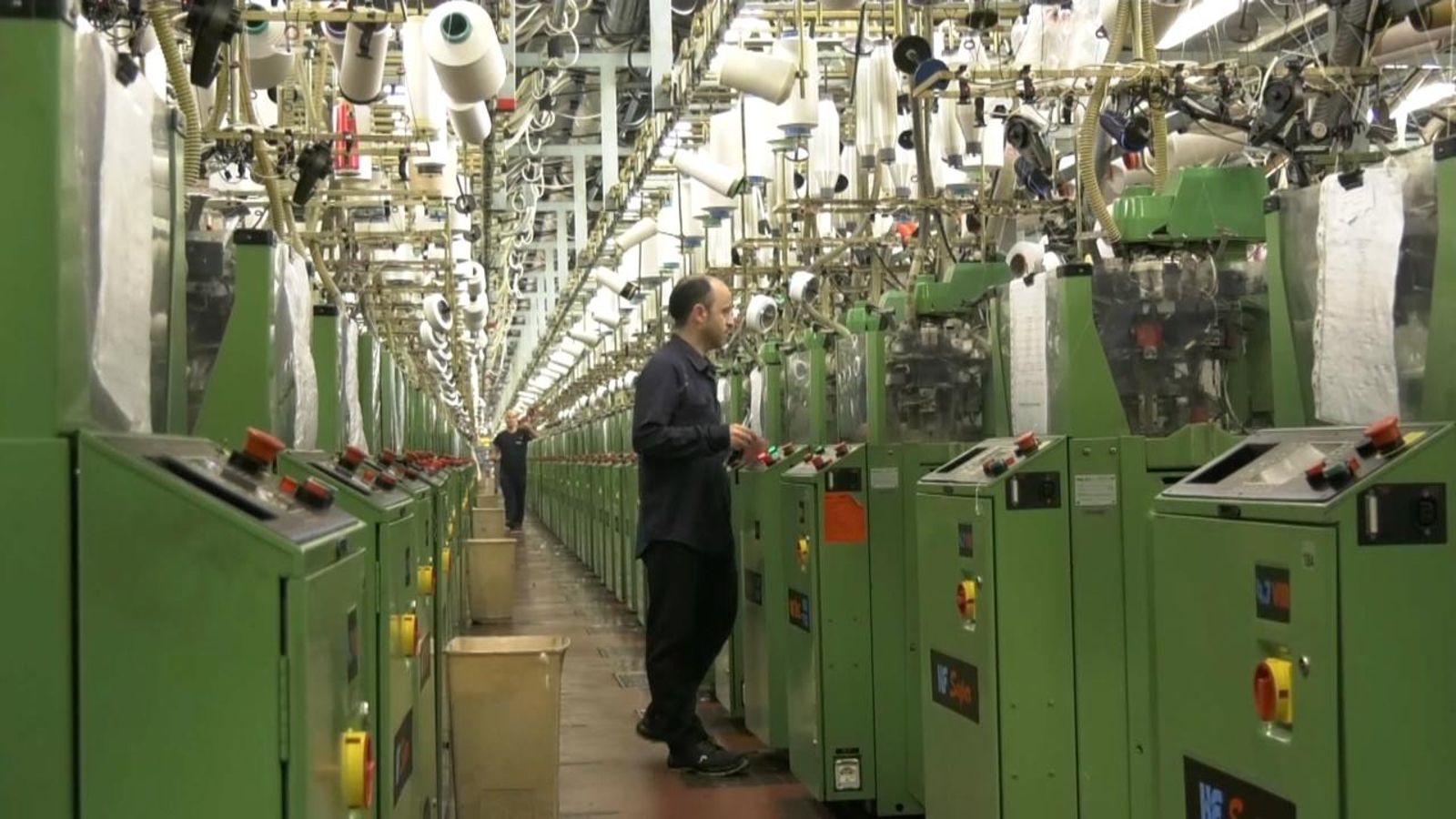 Un treballador de la planta de Marie Claire a Vilafranca