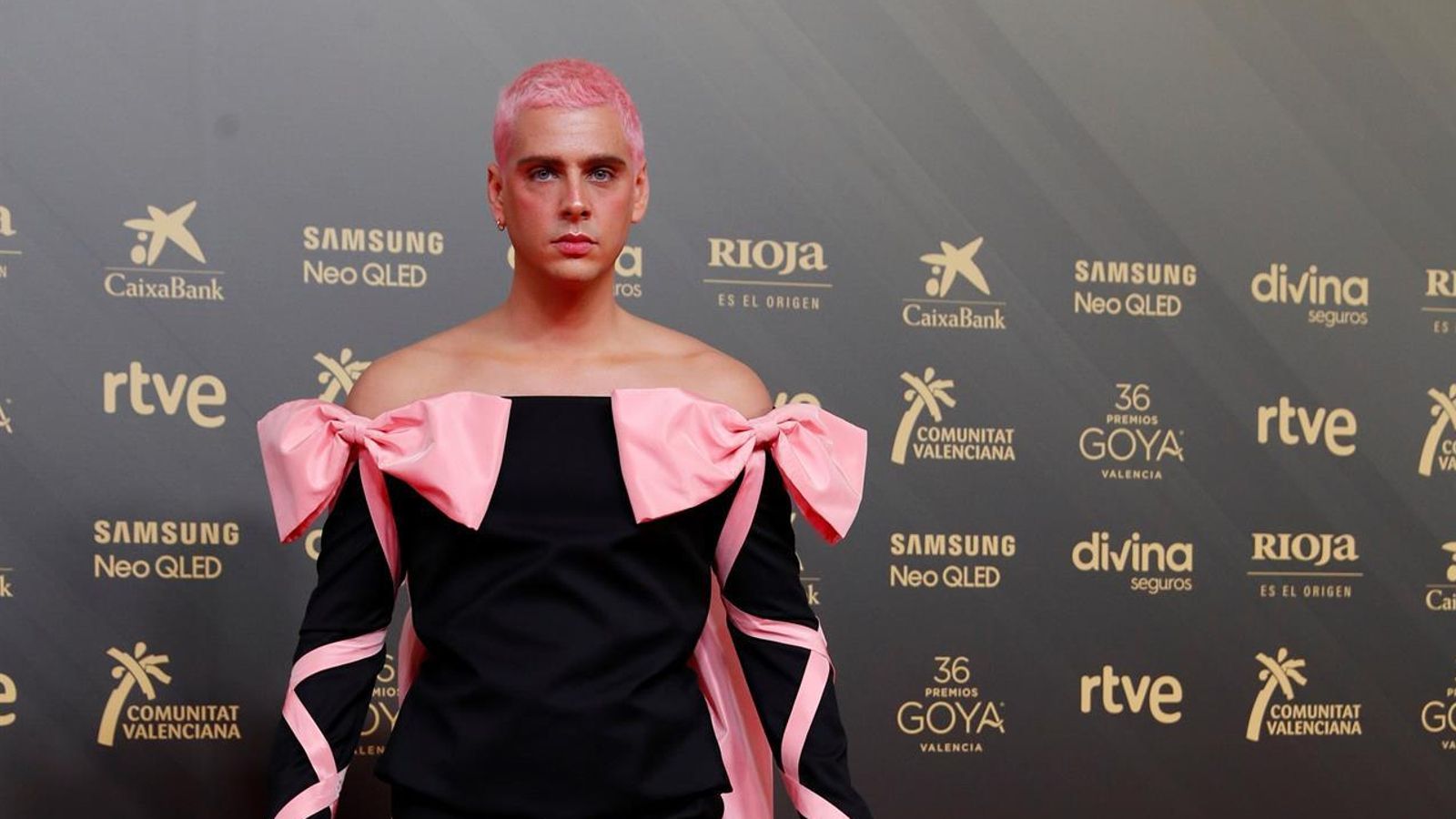 L'actor Eduardo Casanova, en la catifa roja dels Premis Goya