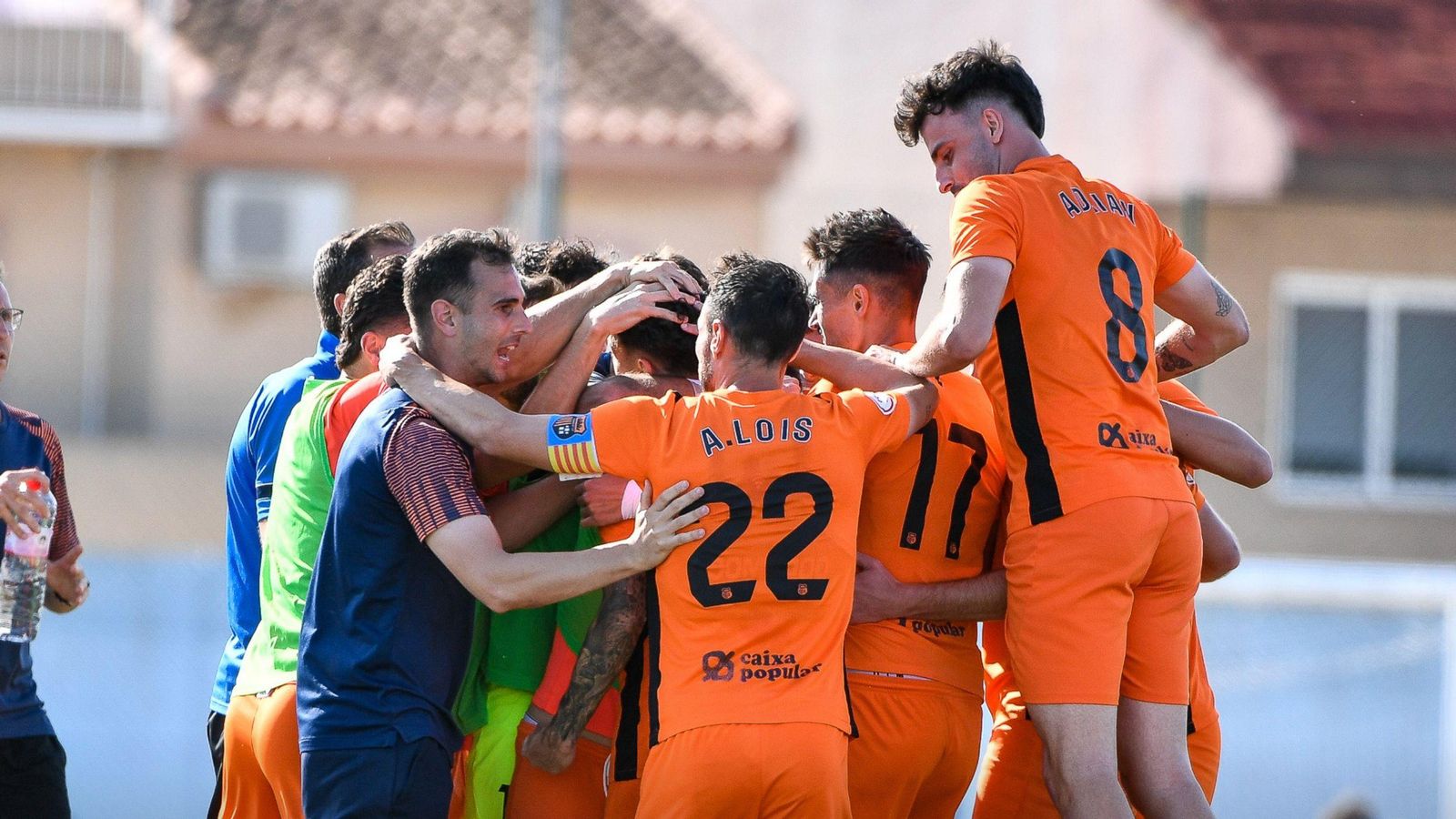 Els jugadors del Torrent celebren un gol