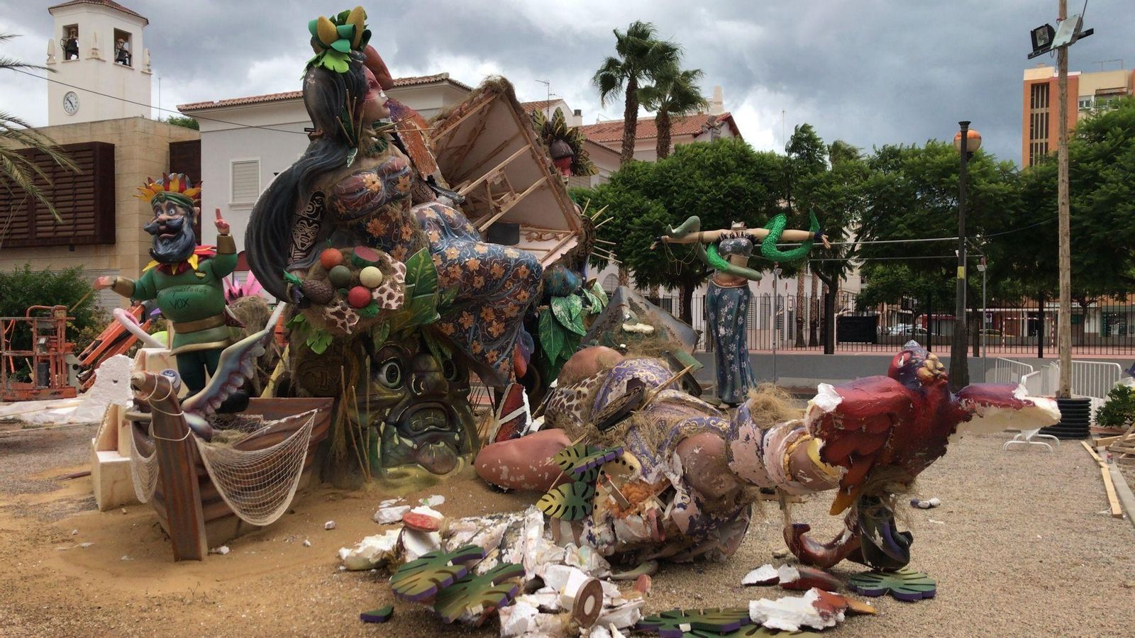 Així ha quedat el monument de la comissió Plaza del Sol