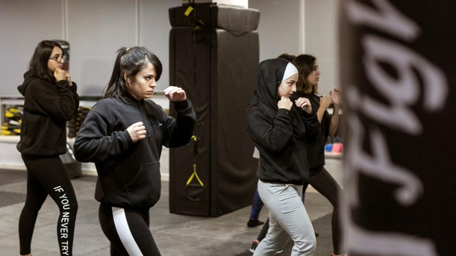 Alumnes a l'estudi SheFighter