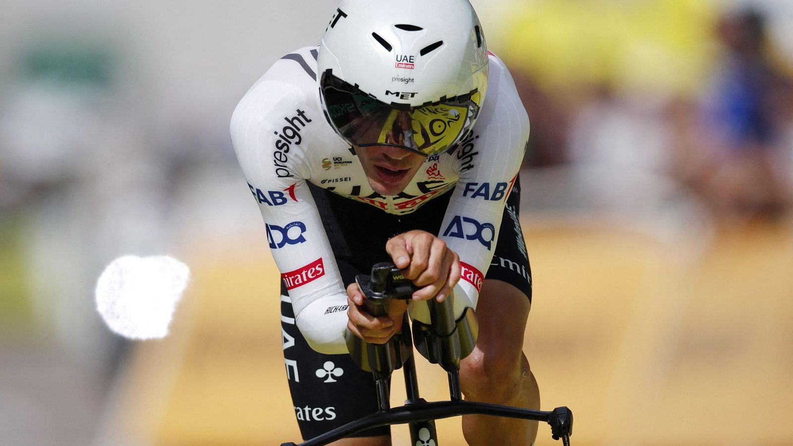 Ayuso, durant una contrarellotge al Tour de França