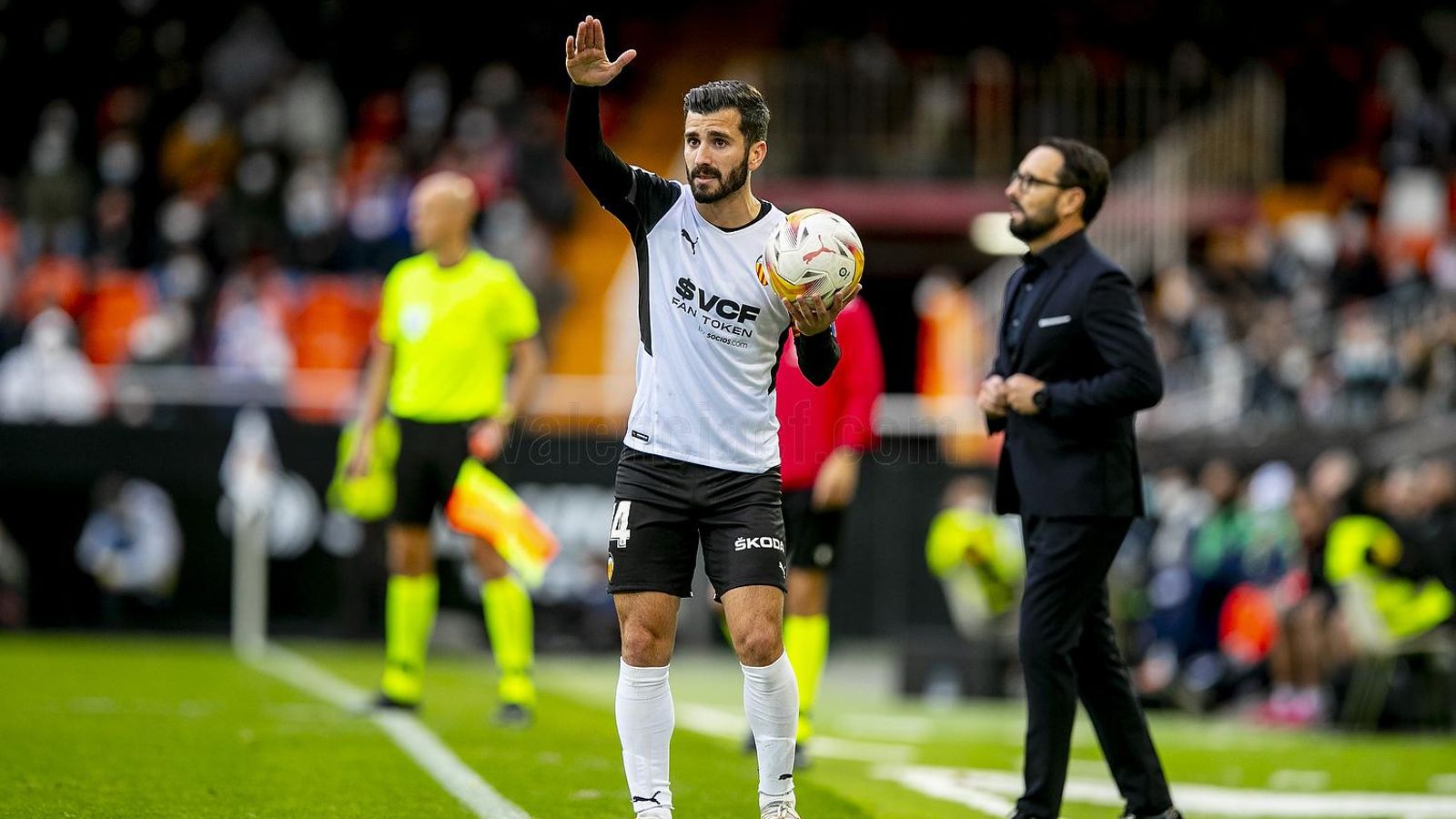 Gayà, durant un partit al Mestalla Gayà, durant un partit a Mestalla