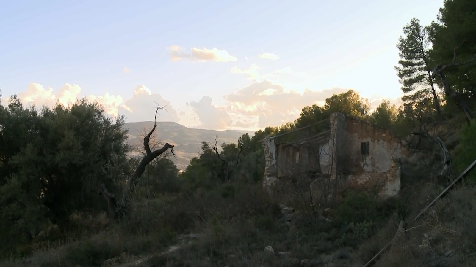 La caseta familiar als peus del castell de Cocentaina, a la serra Mariola, on componia moltes de les seues obres