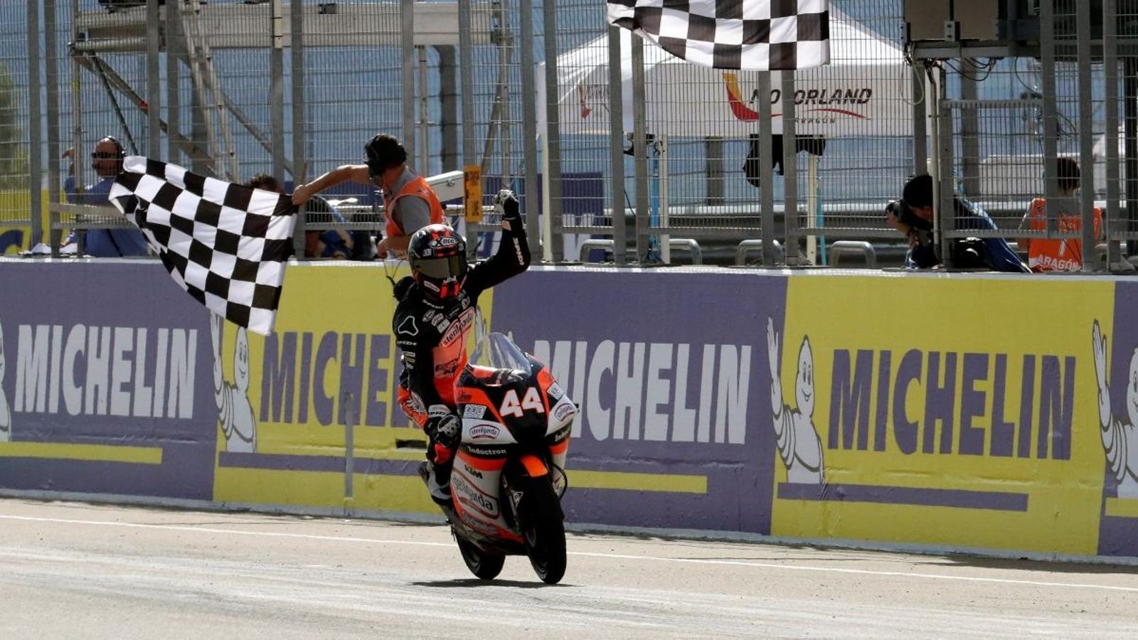Canet guanya la seua tercera carrera de la temporada.