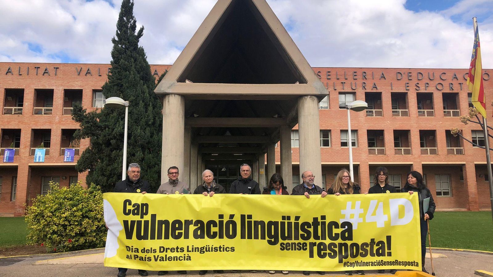 Escola Valenciana ha presentat aquest divendres l'informe de Vulneracions lingüístiques 2022