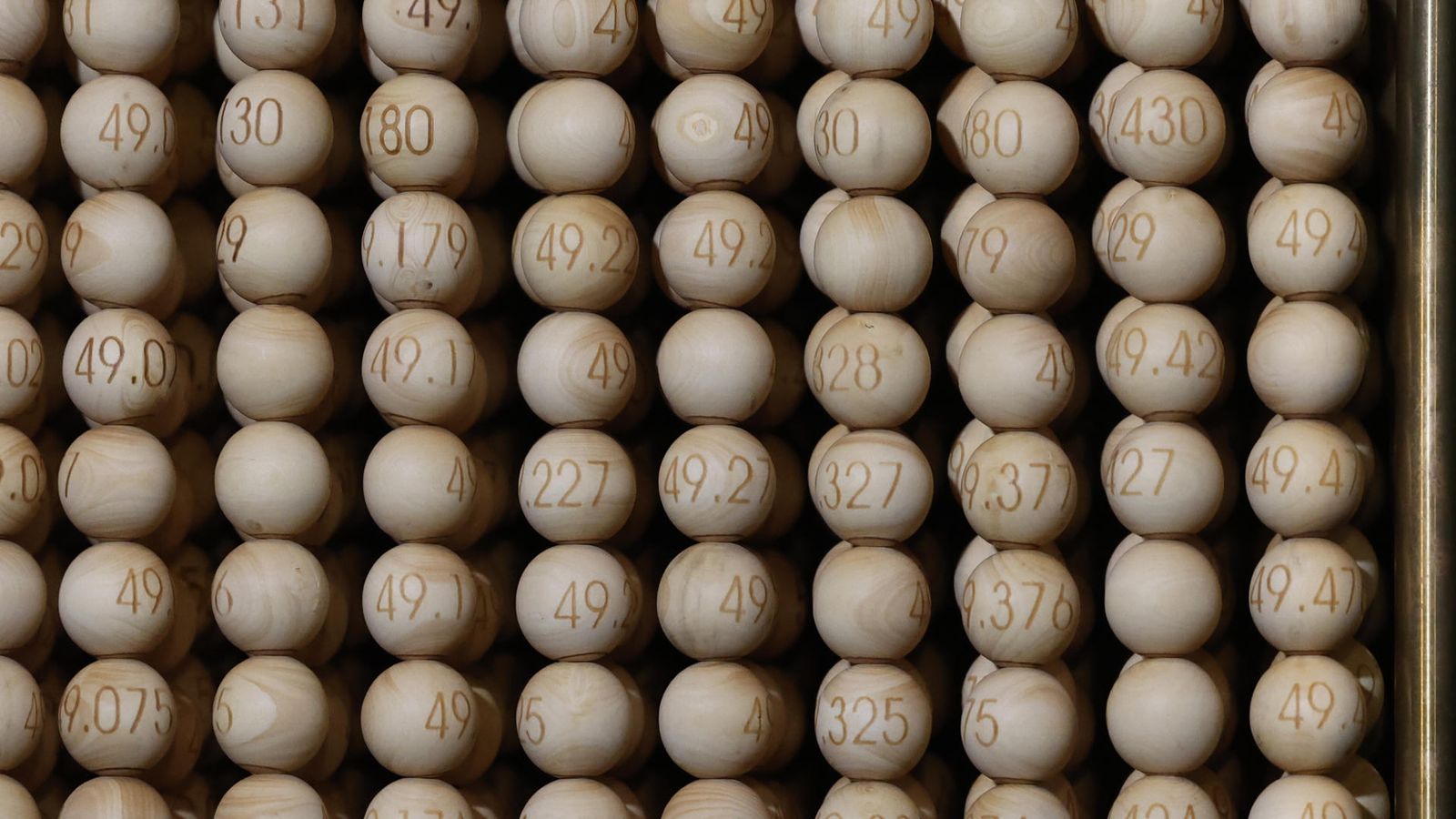 Els bombos, boles i públic ja estan esllestits al Teatre Real de Madrid per al sorteig extraordinari de Nadal