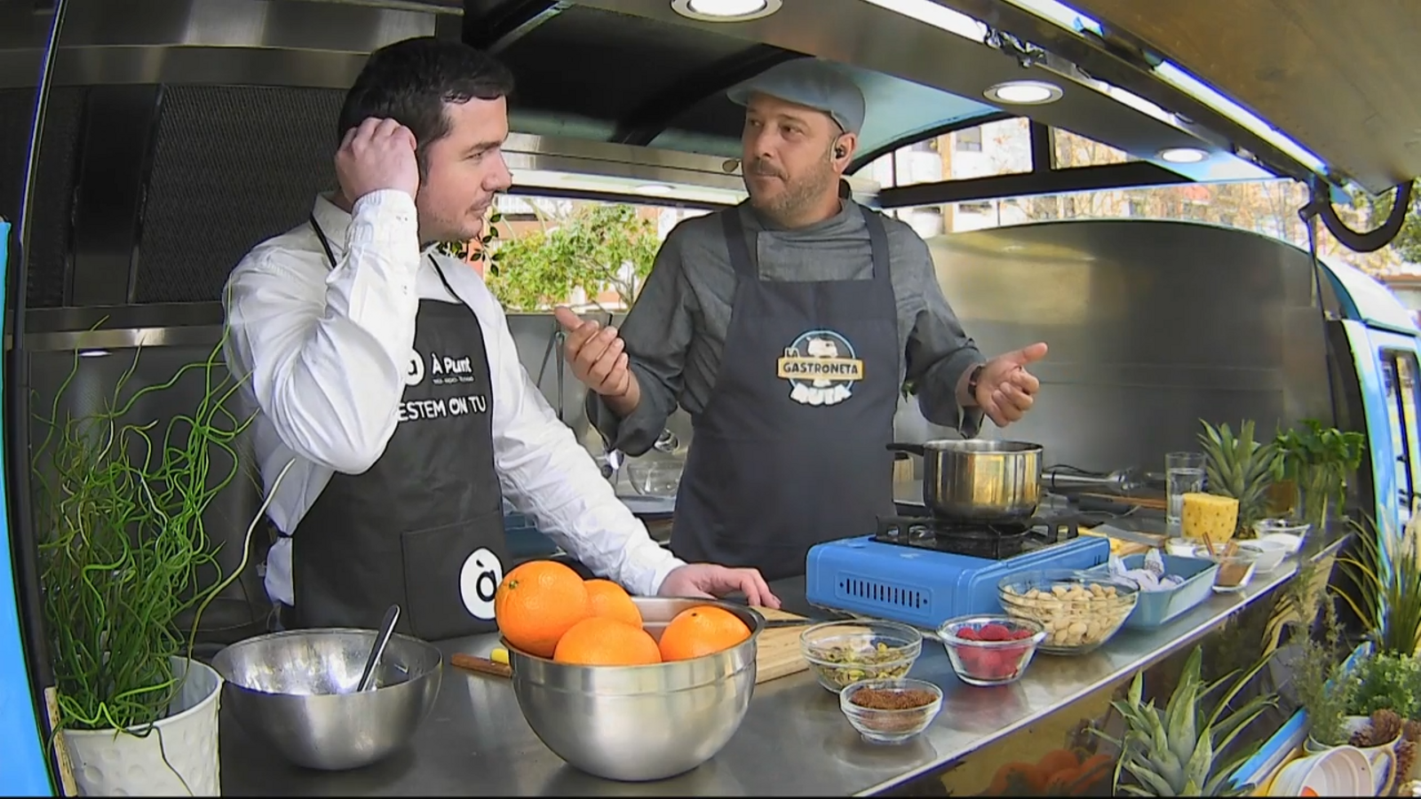 Ontinyent: carpaccio de pinya amb rovells al fondant