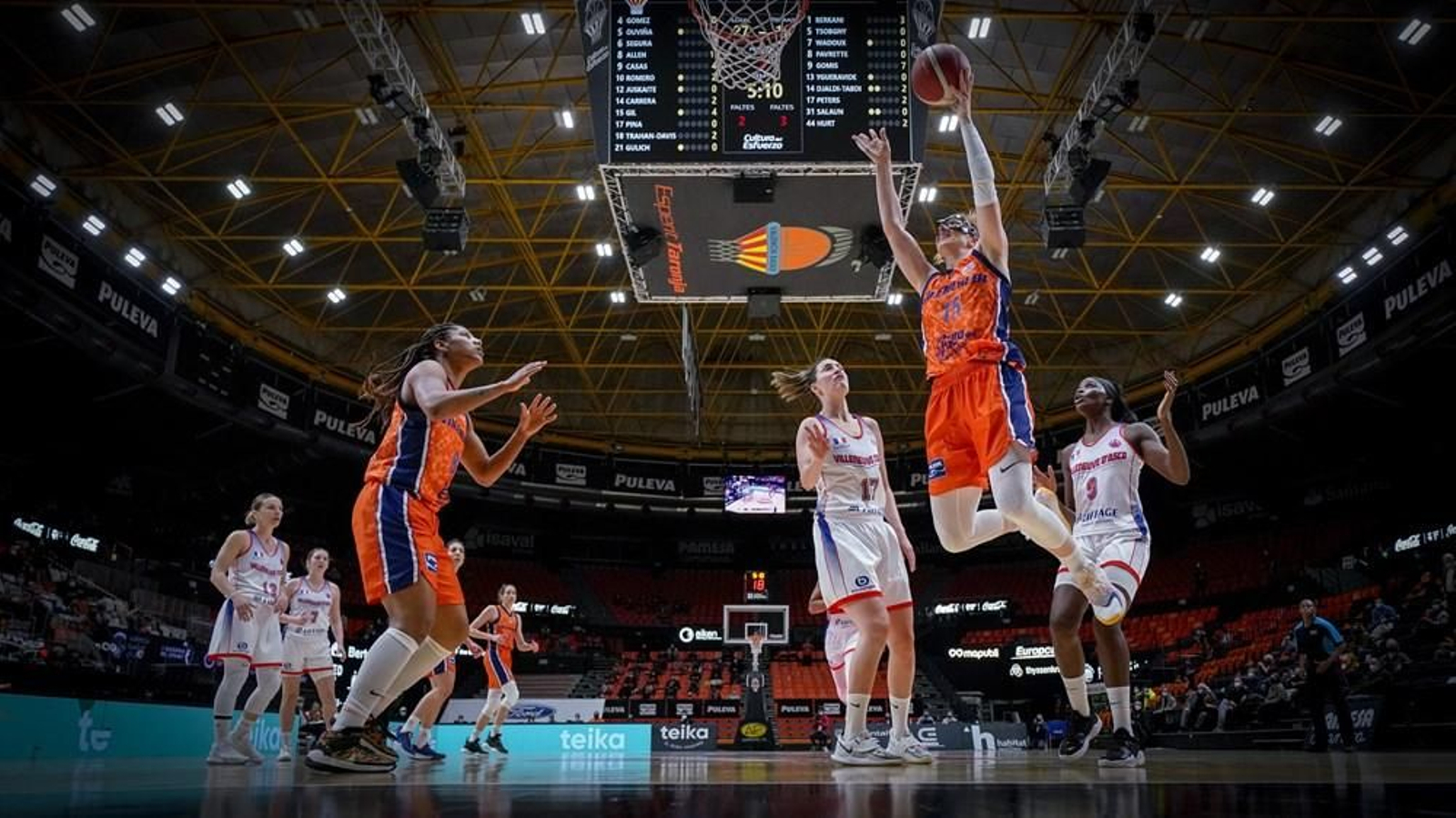 Cistella de la jugadora del València Basket, Laura Gil